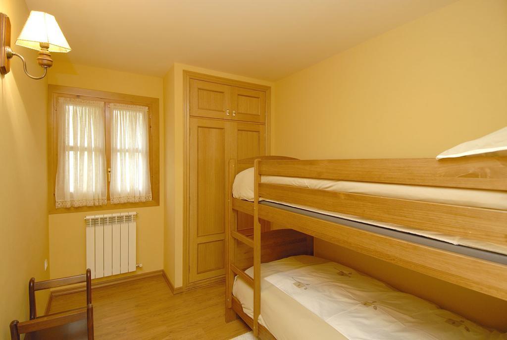Apartamentos El Rincon De Benas Benasque Szoba fotó